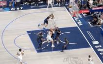 Nikola Jokić dodavanje ka Pejtonu Votsonu