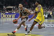 Kameron Pejn na meču sa Makabijem