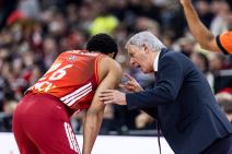 Svetislav Pešić i Spenser Dinvidi na meču Bajerna i Hapoela