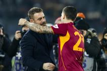 Danijele De Rosi se grli sa Đanlukom Manćinijem iz Rome