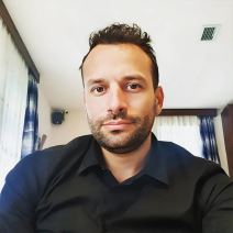 Sumnja se da je Aleksandar V. ubio roditelje a zatim izvršio samoubistvo.jpg