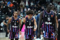 Nadir Hifi i Džastin Robinson  na meču Pariza i Hapoel Tel Aviva u Francuskoj