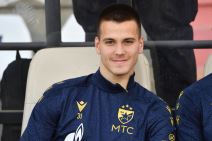 Uroš Sremčević u opremi Crvene zvezde.