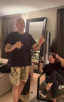 Ana Bekuta kod Čede Jovanovića i Aleksandra Kosa u stanu (4).jpg