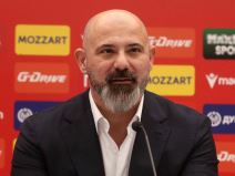 Trener FK Crvena zvezda Dejan Stanković na konferenciji.