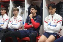 Vasilije Kostov sa Mateušom i Seolom u svlačionici Zvezde