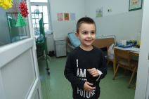 Kurir obradovao decu u KBC "Dr Dragiša Mišović"