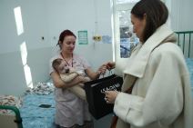 Kurir obradovao decu u KBC "Dr Dragiša Mišović"