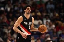 Deni Avdija na meču Porltanda i Nju Orleansa