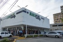 Redovi u marketima i benzinskim pumpama u Karakasu nakon hapšenja Madura (4).jpg