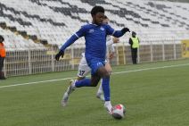 Daglas Ovusu u dresu Radnika.