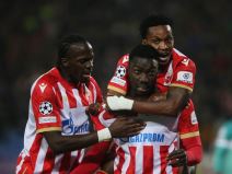 Bivši fudbaler Crvene zvezde Silas slavi sa Šerifom endiajeom i Felisijom Milsonom.