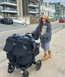 Džesi Nelson sa mužem i ćerkama (2).jpg