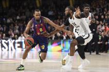 Kevin Panter i Bruno Fernando na utakmici Barselone i Partizana