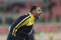 Nikola Drinčić viče na igrače.