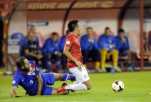 Džo Šimunić ruši Bambija Tošića.