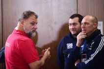 Dejan Savić priča sa Vjekoslavom Kobešćakom i Urošem Stevanovićem pred Evropsko prvenstvo u Beogradu