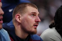 Nikola Jokić na klupi Denvera