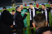 FK Partizan sa trenerom Nenadom Stojakovićem.