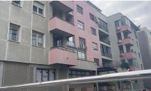 Policija i advoklati ispred stana Čede Jovanovića(7).jpg