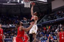 Čima Moneke daje koš na Armani Zvezda