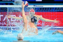 Vaterpolista Srbije daje gol Mađaru u Beogradskoj areni