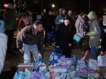 Nikolija i Relja doneli pakete pomoci (6).jpg