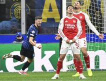 Petar Sučić slavi gol protiv Arsenala u Ligi šampiona