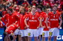 Danski rukometaši razočarani posle poraza.