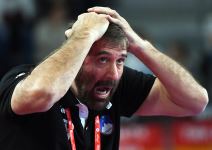 Veselin Vujović se hvata za glavu.