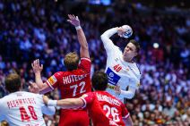 Stefan Dodić šutira na gol na meču Srbije i Austrije.