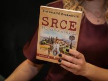 knjiga_srce_iza_belog_mantila_ana_ostojić_kuzmanović_stefan_stojanović_ (4).jpg