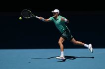 Janik Siner - Eliot Spiciri na Australijan openu (1).jpg