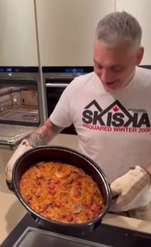 Čeda Jovanović sprema podvarak (1).jpg