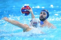 Miloš Ćuk vaterpolista Srbije u bazenu u Beogradskoj areni