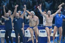 Nemanja Vico i vaterpolisti Srbije slave pobedu u finalu Evropskog prvenstva u Beogradskooja reni