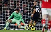 Embuemo daje gol na Arsenal Junajted