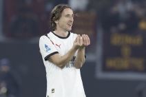 Luka Modrić negoduje zbog sudijske odluke
