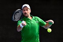 Novak Đoković udara bekhend na Australijan openu