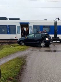 Voz udario automobil u Pančevu (2).jpg