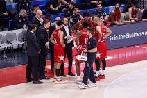 Olimpija Milano sa trenerom Pepeom Poetom.