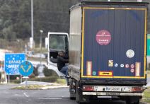 Vozači kamiona sa Zapadnog Balkana blokiraju granične terminale EU u znak protesta protiv novog sistema izlaskaulaska (1).jpg