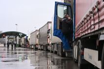 Vozači kamiona sa Zapadnog Balkana blokiraju granične terminale EU u znak protesta protiv novog sistema izlaskaulaska (3).jpg