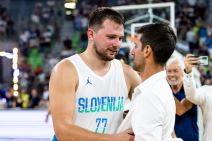 Luka Dončić i Novak Đoković se pozdravljaju u Ljubljani