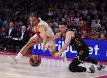 Džordan Nvora u duelu sa Aleksom Avramovićem na Zvezda Dubai