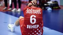 Mario Šoštarić rukometaš Hrvatske se drži za glavu na utakmici protiv Nemačke