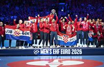 Hrvatski rukometaši na podijumu slave bronzanu medalju na Evropskom prvenstvu.