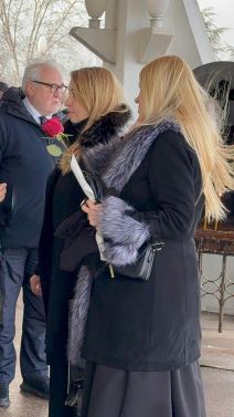 Snajka i unuka stigle na sahranu Beti Djordjevic (1) copy.jpg