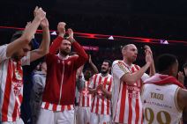 Košarkaši Crvene zvezde slave pobedu.