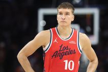Bogdan Bogdanović u crvenom dresu L.A. Klipersa.